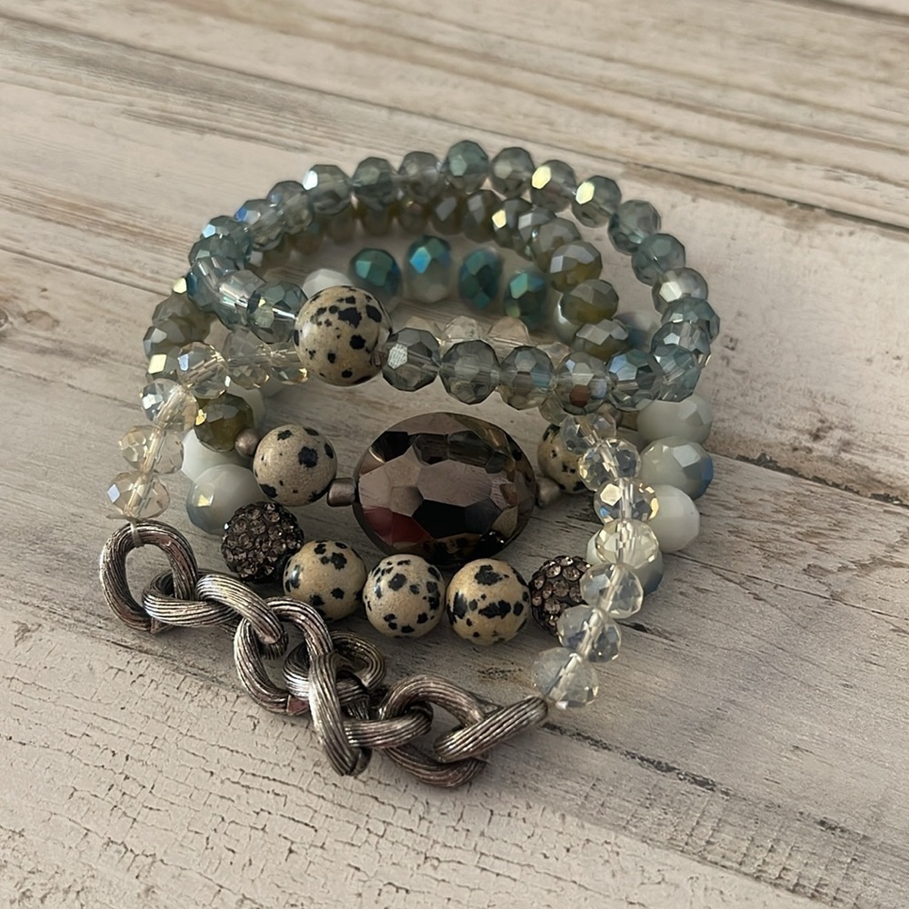 Four Strand Multicolored Speckled Beads & Silver Chain Link Gem Bracelet. - Picture 3 of 4